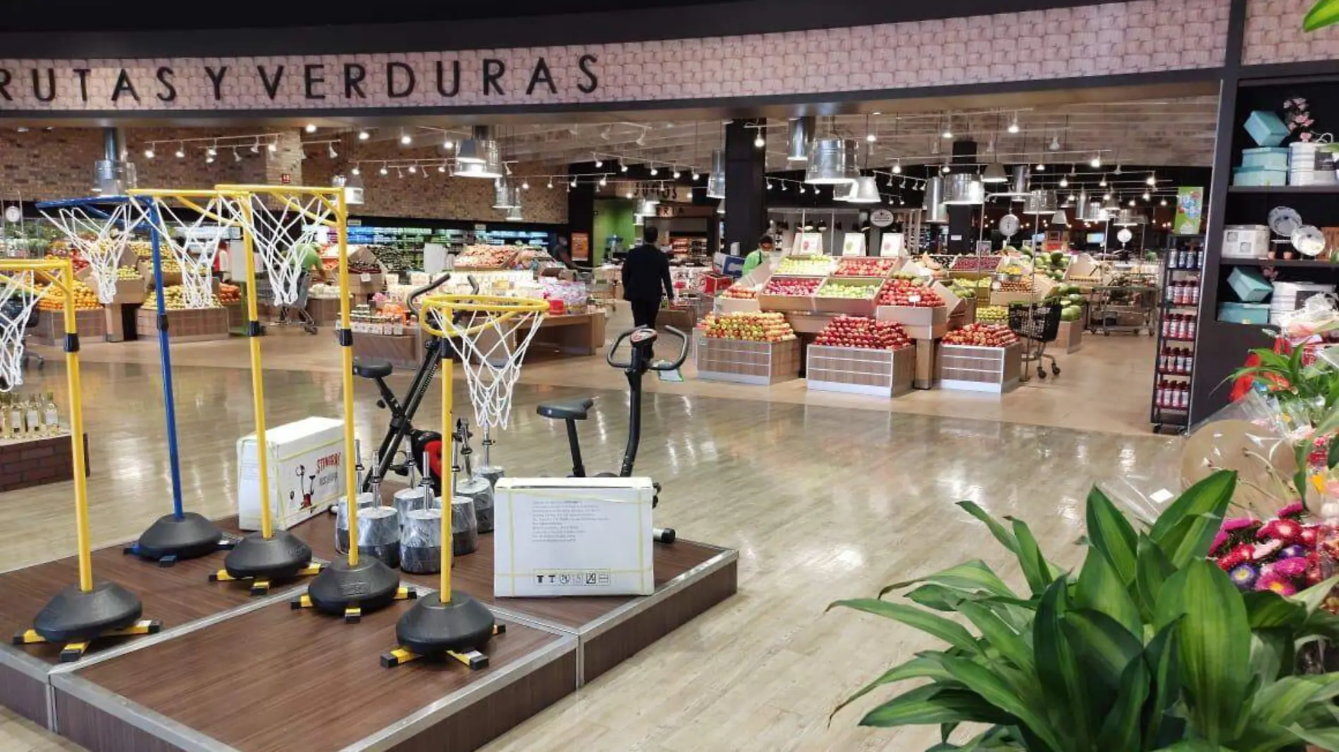 Departamento de frutas y verduras de la tienda Fresko de la Comercial Mexicana en Cuernavaca